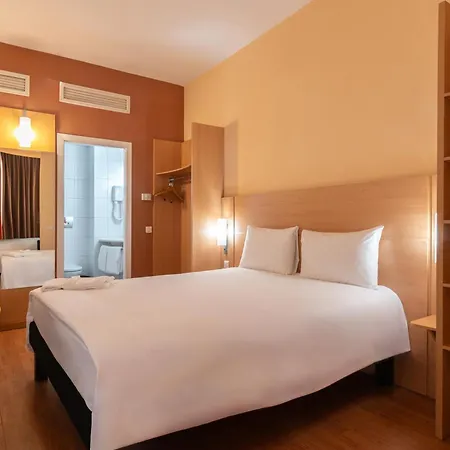 Ibis Astana Hotel Exterior photo