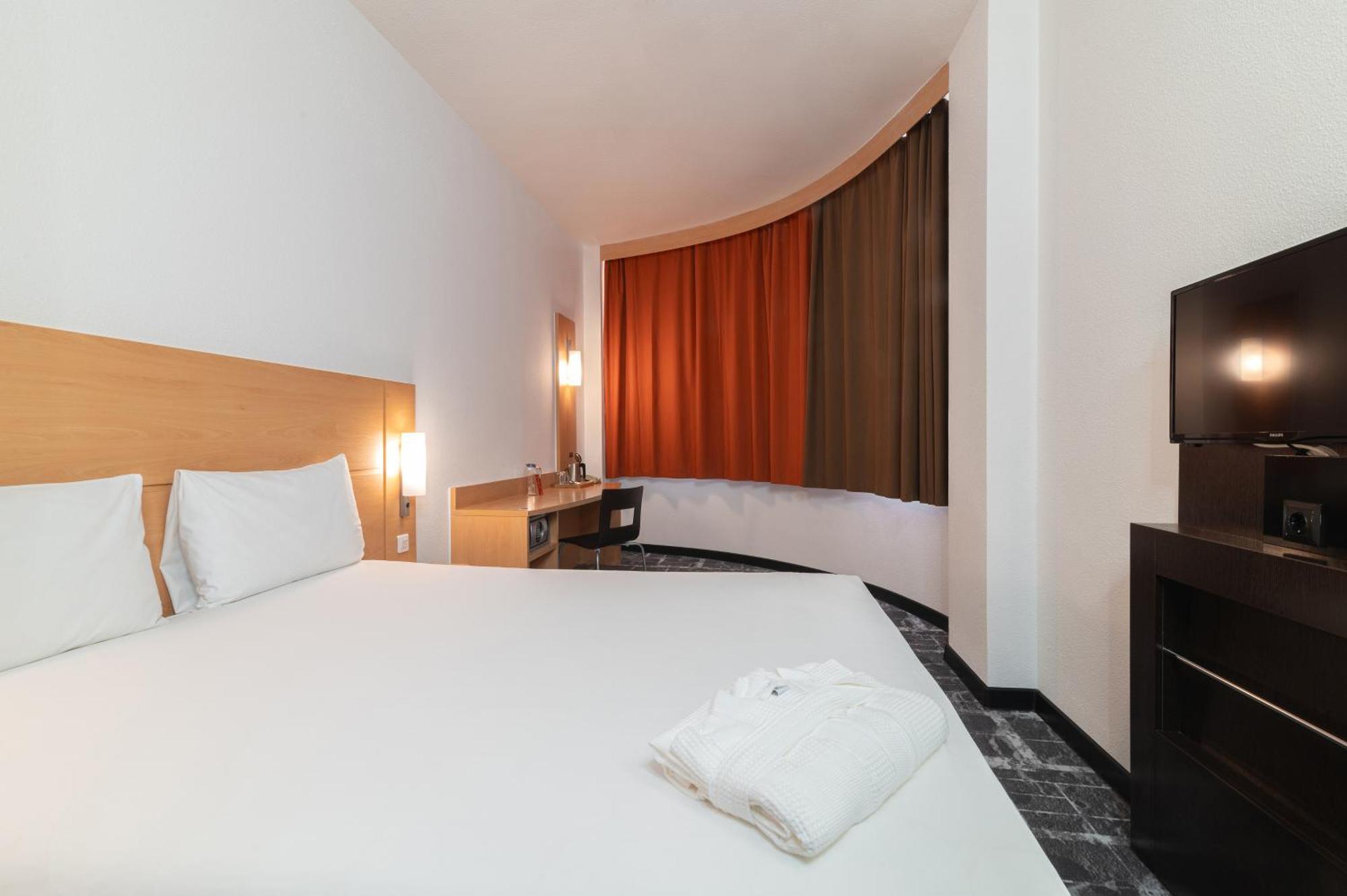 Ibis 3*